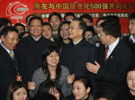  Chinese Premier Wen Jiabao takes group photos with UFIDA Software staff during his visit to Beijing-based Zhongguancun Science Park, known as China's Silicon Valley, Dec. 27, 2008. 