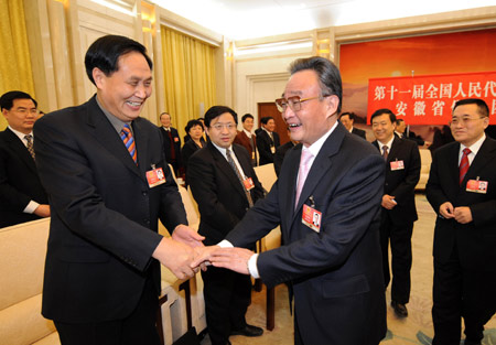 Chinese leaders joined deputies to the National People's Congress (NPC), the country's top legislature, in deliberating the government work report by Premier Wen Jiabao Thursday, calling for concerted efforts to overcome difficulties and achieve fresh development.