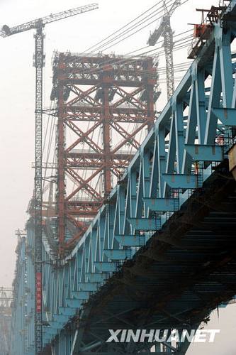 Первый большой железнодорожный мост в мире – мост Дашэнгуань над рекой Янцзы в городе Нанкин скоро совершит стыковку