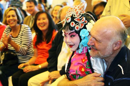 Foreign diplomats participate in cultural activitie