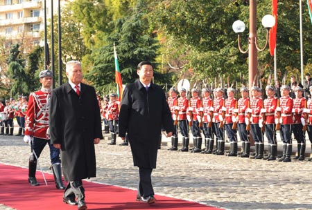 Chinese Vice President Xi Jinping held talks with his Bulgarian counterpart Angel Marin on Wednesday, and both leaders pledged to further cement the traditional friendly relations between the two countries.