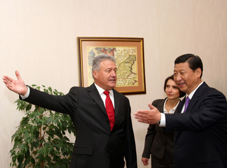 Chinese Vice President Xi Jinping held talks with his Bulgarian counterpart Angel Marin on Wednesday, and both leaders pledged to further cement the traditional friendly relations between the two countries.