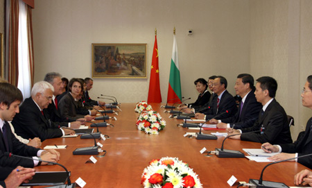 Chinese Vice President Xi Jinping held talks with his Bulgarian counterpart Angel Marin on Wednesday, and both leaders pledged to further cement the traditional friendly relations between the two countries.