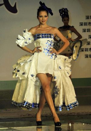 A Model displays paper-made fashion work during the opening ceremony of the Futian International Costume Culture Tourism Festival in Shenzhen, south China's Guangdong Province, Dec. 11, 2009.(Xinhua/Feng Ming)