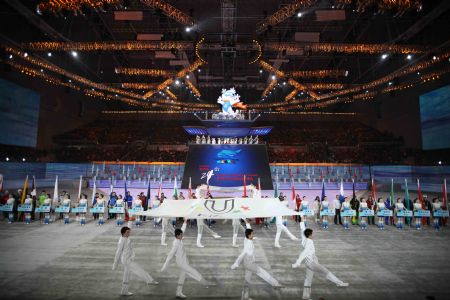 The flag of 24th World Winter Universiade is escorted into Harbin International Conference, Exhibition and Sports Centre Gym at the opening ceremony of the 24th World Winter Universiade in Harbin, capital of northeast China's Heilongjiang Province, Feb.18, 2009. (Xinhua File Photo)