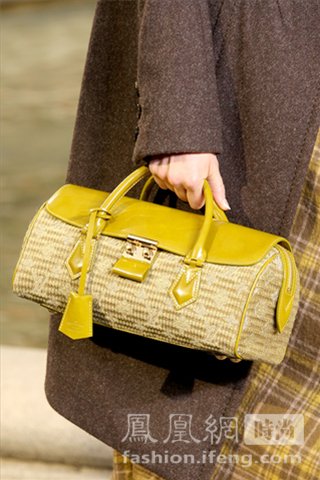 Коллекция женских сумок «Louis Vuitton» на неделе моды-2010 в Париже5