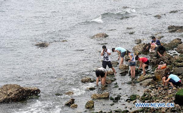 Tourists visit Laohutan Ocean P...