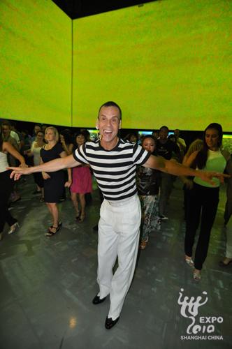 	Carlinhos de Jesus姘忋亴銆併偟銉炽儛銇т腑鍥姐伄浜恒€呫仺鍙嬫儏銇嚫銇戞銈掋亱銇戙倠