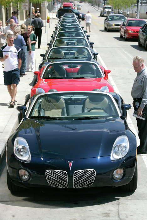 Автомобили Pontiac Solstice 