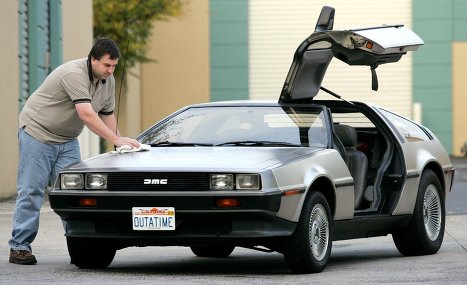 Автомобиль 1981 DeLorean DMC 12