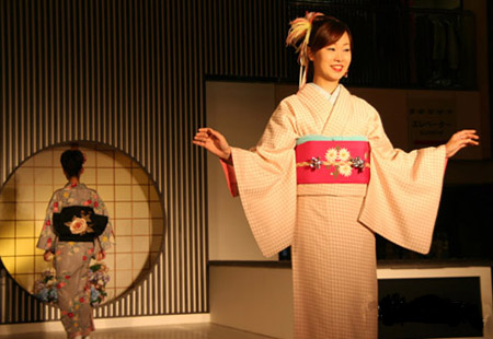 和狂草和服美人