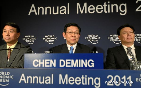 Chinese Commerce Minister Chen Deming (C) attends a press conference on Ten Years' Anniversary of China's Entry to WTO during the Annual Meeting 2011 of the World Economic Forum in Davos, Switzerland, Jan. 27, 2011.(Xinhua/World Economic Forum)(lyx)  