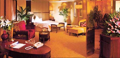 The guest room of the Huafang Jinling International Hotel is decorated in typical Suzhou style.[Photo/China Daily]