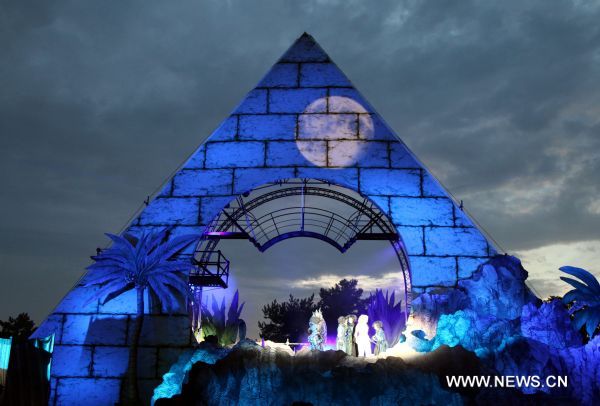 Mozart's opera The Magic Flute is performed on the pyramidal stage beside the Wannsee lake in Berlin, Germany, Aug. 21, 2011. The masterpiece is the most famous and most performed German opera for more than 200 years. (Xinhua/Pan Xu) (djj) 