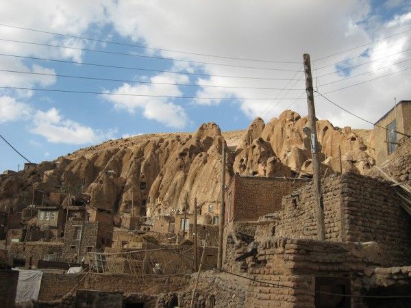Иранская деревня Кандован в скалах (25 фото)