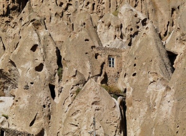 Иранская деревня Кандован в скалах (25 фото)