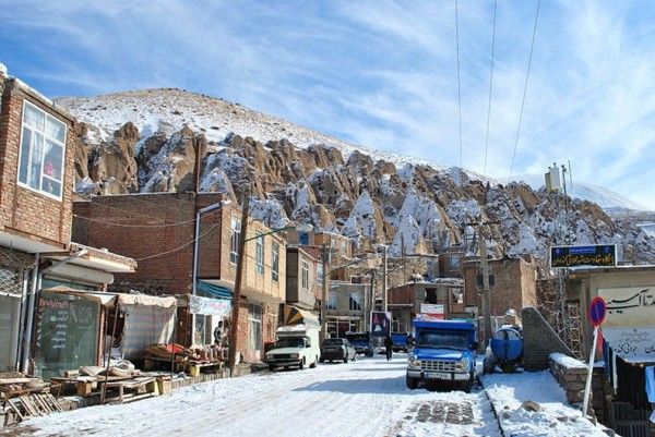 Иранская деревня Кандован в скалах (25 фото)