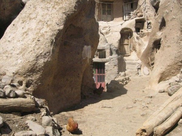 Иранская деревня Кандован в скалах (25 фото)