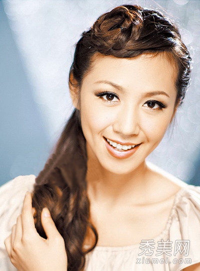 把<em>长发扎</em>起来 DIY漂亮辫子<em>发型</em>-<em>长发</em>-女性频道