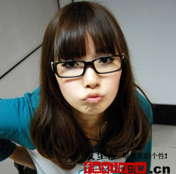 <em>戴眼镜</em>女生<em>发型</em> 漂亮斯文另一种美-眼镜|<em>发型</em>-