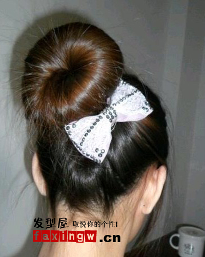 <em>简单</em>的丸子头<em>扎法</em>+三分钟扎丸子<em>发型</em>-丸子<em>发型</em>