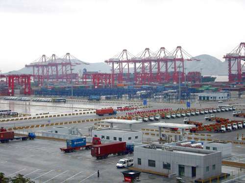 世界が低迷する中で好調を続ける中国の海運業