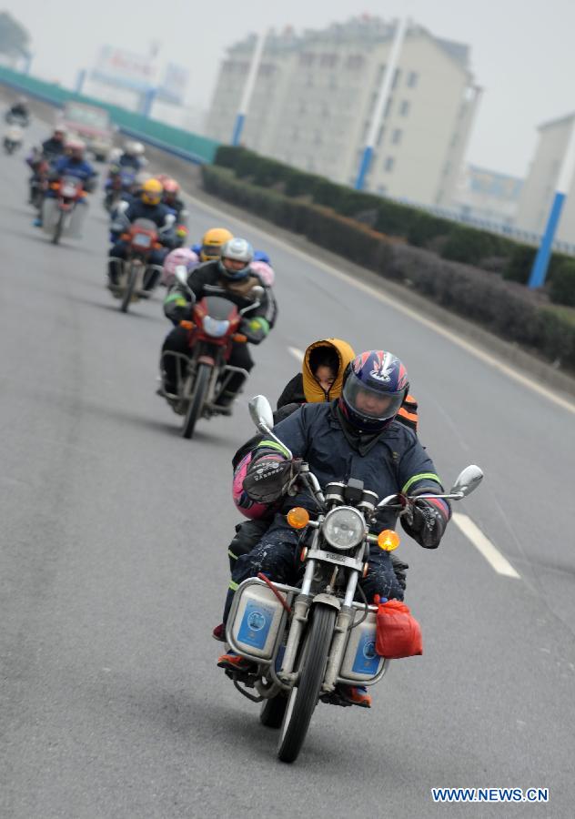 CHINA-ZHEJIANG-SPRING FESTIVAL-RIDER (CN)
