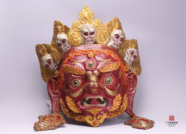 Red mask of a guardian diety, is exhibited in the Provincial Museum of Guangdong in its capital city Guangzhou on April 10. [Photo/www.gdmuseum.com]