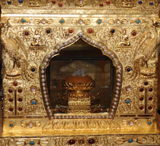 CHINA-NANJING-HONG KONG-BUDDHA'S PARIETAL-BONE RELIC-WORSHIPPING (CN)