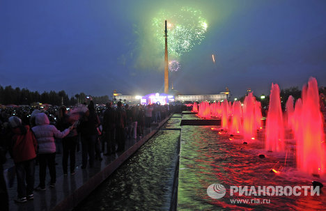 Праздничный салют в День Победы в Москве