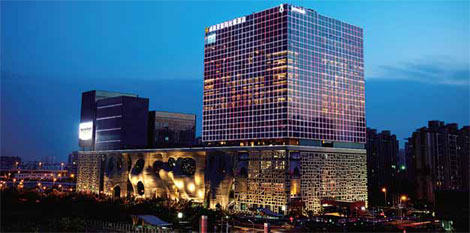 A night view of the Jumeirah Himalayas Hotel Shanghai. [Photo/China Daily]