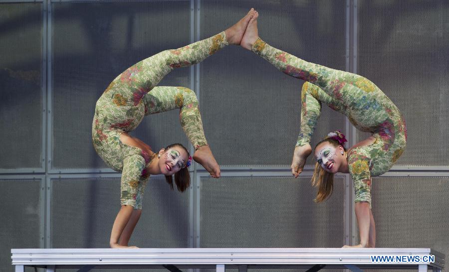 Two acrobats perform during the 2012 Toronto International Circus Festival at Harbourfront Centre in Toronto, Canada, May 21, 2012. The three-day festival started on Saturday with all the performances opening to the public for free.(Xinhua/Zou Zheng) 