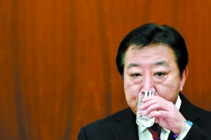 组图:政要减压怪招频出 日本首相借酒浇愁