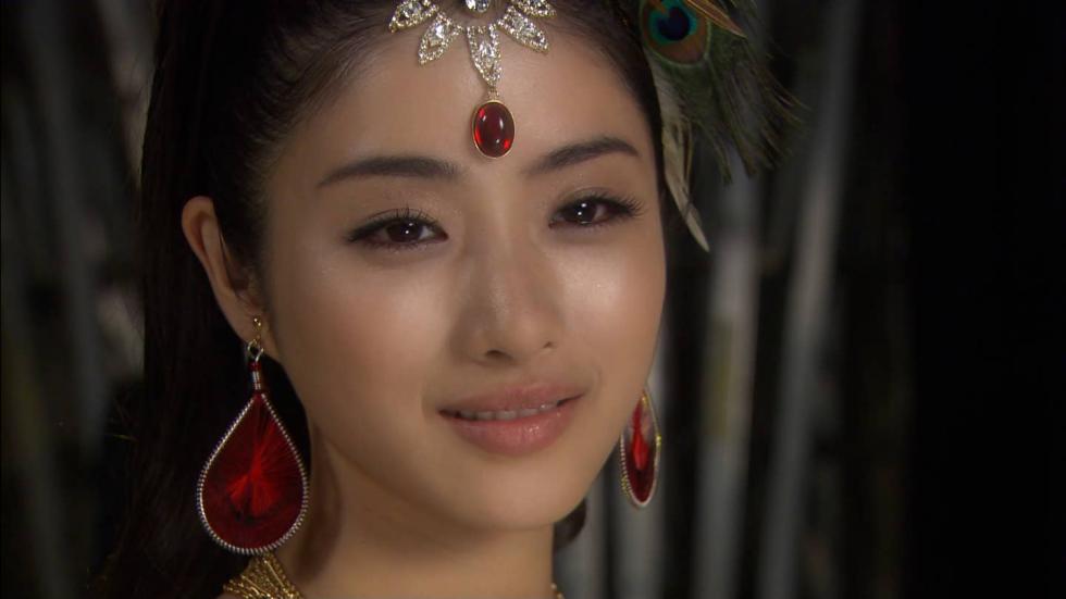 石原里美玉女变绯闻女王内情