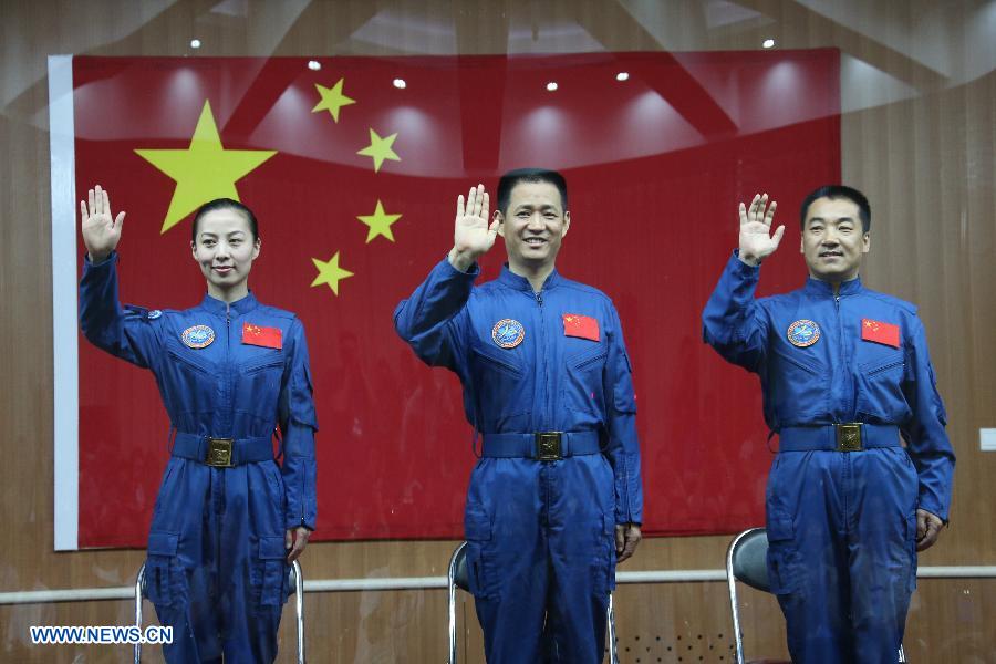 (FOCUS)(SHENZHOU-10-TIANGONG-1)CHINA-SHENZHOU-10-ASTRONAUTS (CN) 