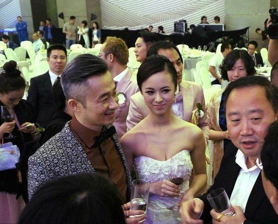 牵着女友的手,程雷感谢上广电给了他事业,也给了他老婆.