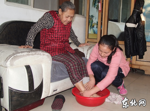 高雨欣：8岁女孩坚强撑起三代之家-少年-文明网