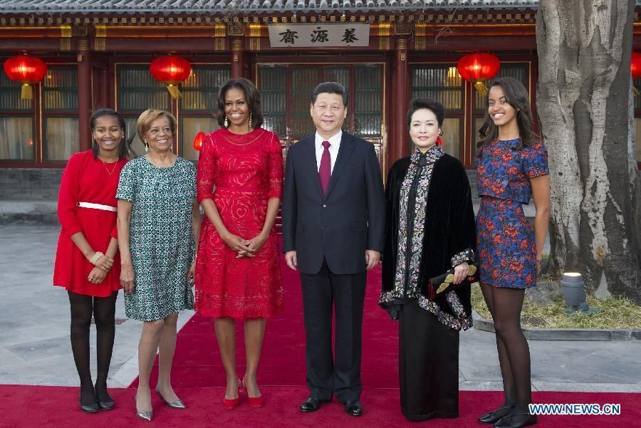 Председатель КНР Си Цзиньпин с супругой Пэн Лиюань встретился с супругой президента США М.Обамой