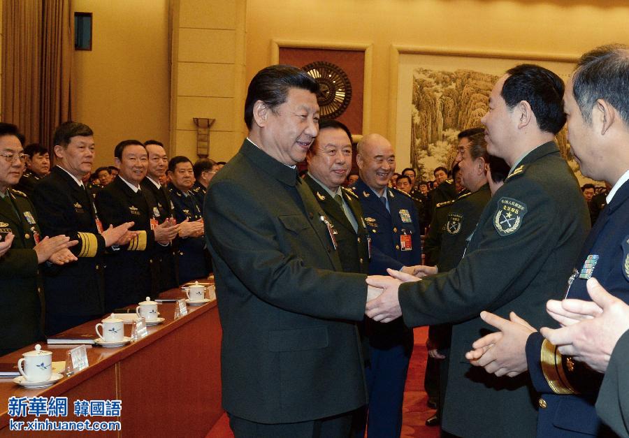 （两会）习近平出席解放军代表团全体会议