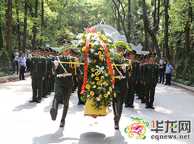 清明期间中国多地祭扫苏军烈士墓