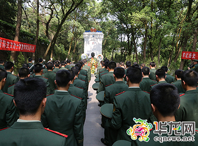 清明期间中国多地祭扫苏军烈士墓