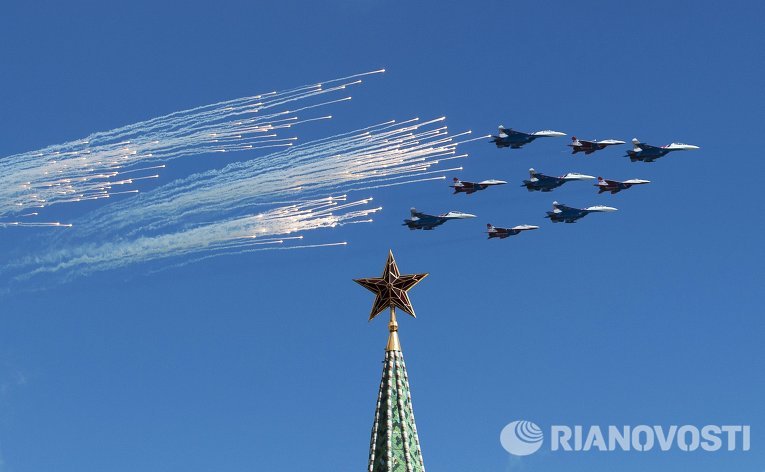 Репетиция воздушной части военного парада в Москве в ознаменование 70-летия Победы в Великой Отечественной войне 1941-1945 годов