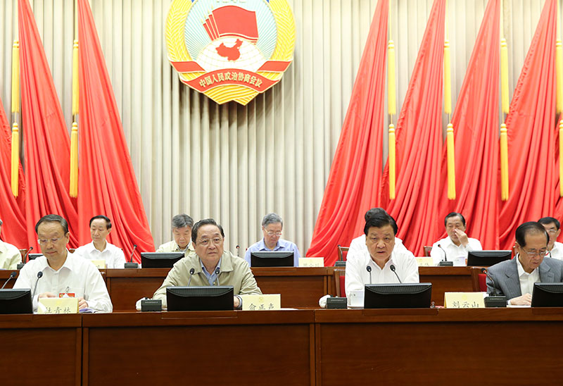 8月26日,政协十二届全国委员会常务委员会第十二次会议在北京开幕。中共中央政治局常委、全国政协主席俞正声出席开幕会。中共中央政治局常委、中央书记处书记刘云山应邀出席会议并作报告。新华社记者 丁林 摄 8月26日,政协十二届全国委员会常务委员会第十二次会议在北京开幕。中共中央政治局常委、全国政协主席俞正声出席开幕会。中共中央政治局常委、中央书记处书记刘云山应邀出席会议并作报告。新华社记者 丁林 摄