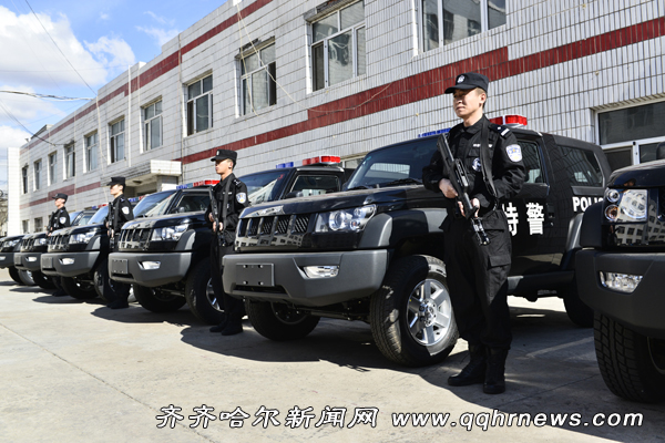 高端大气上档次 鹤城6辆新式特警巡逻车正式亮相