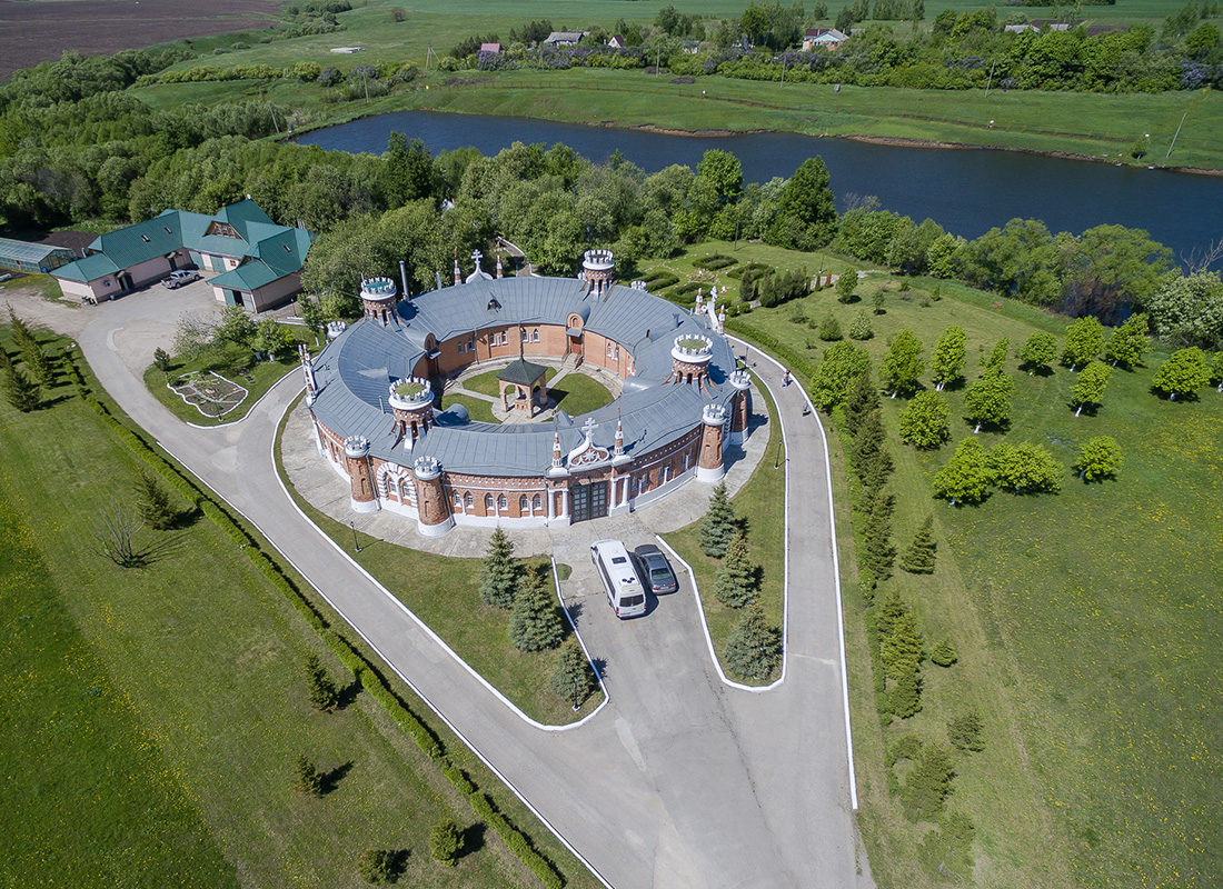 空中俯瞰无人机所拍摄的俄罗斯庄园美景