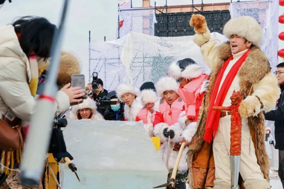 Харбин открыл шестой фестиваль добычи льда, дав старт зимнему туристическому сезону