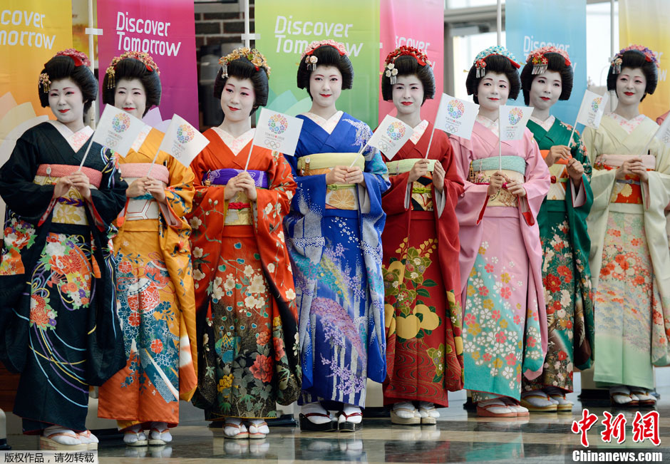 日本のおもてなし芸者の花道でIOCをお出迎え