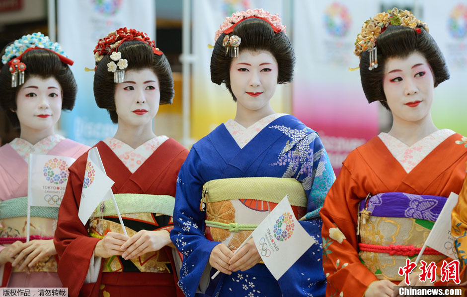 日本のおもてなし芸者の花道でIOCをお出迎え