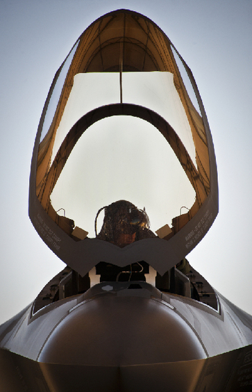 米空軍初の公式F-35Aパイロット年内に着任か？