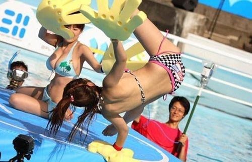 美女 肉搏 比基尼